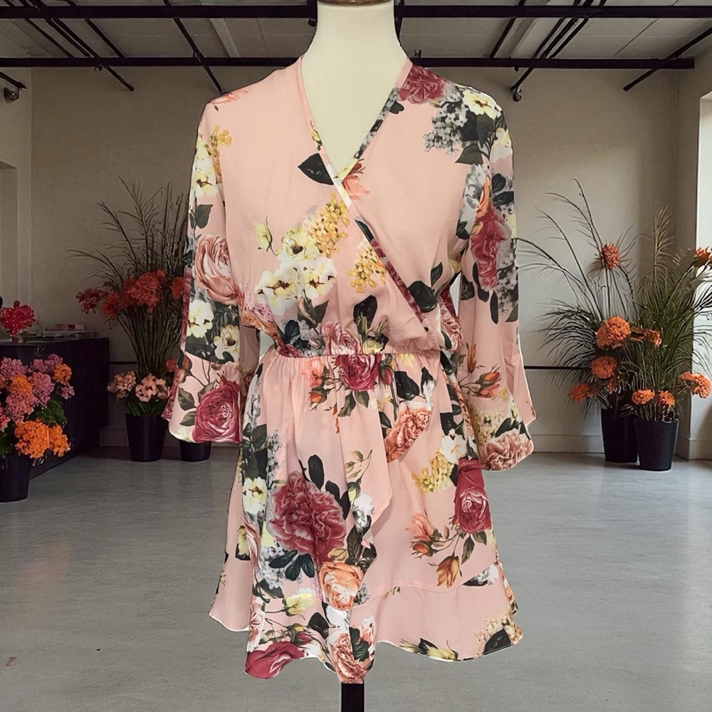 Chic Floral Wrap Style Mini‎ Dress in Pink Size Medium